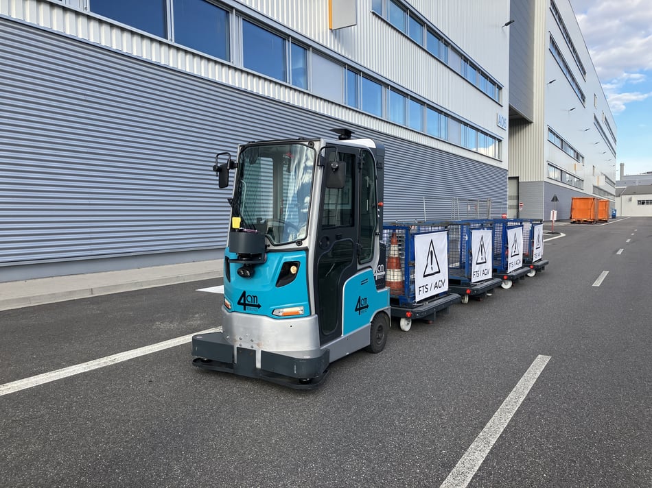 Long-term test in the automotive factory: outdoor tugger train puts to the test