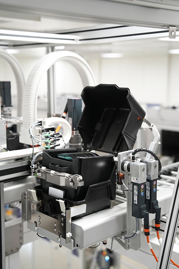 Fabmatics introduces the Box Opening Transfer Unit for box-based 200 mm ...